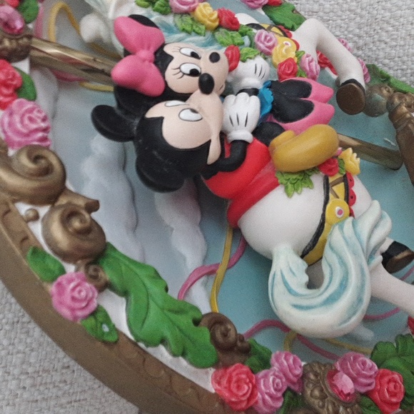DISNEY MICKEY MOUSE & MINNIE 3 D WEDDING MUSICAL PLATE...VINTAGE - Picture 10 of 11